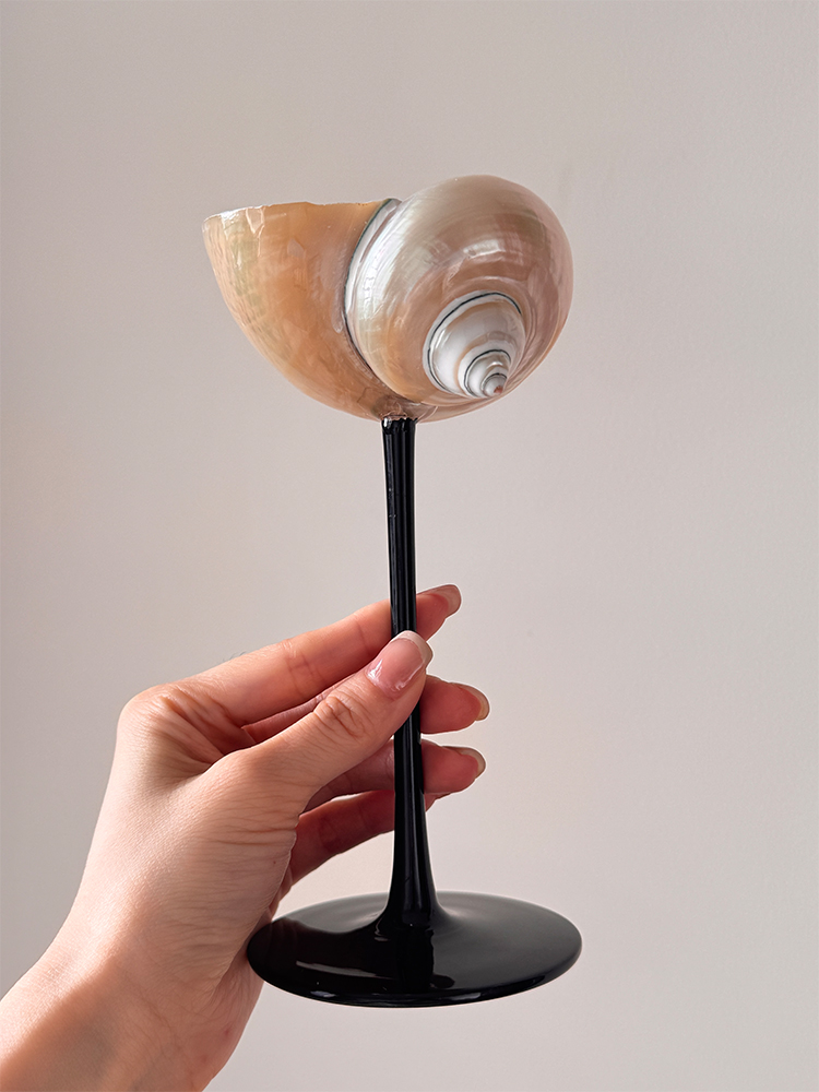 Home Bar Set - Natürliche Muschelschale, Champagnerglas mit schwarzem Griff,
